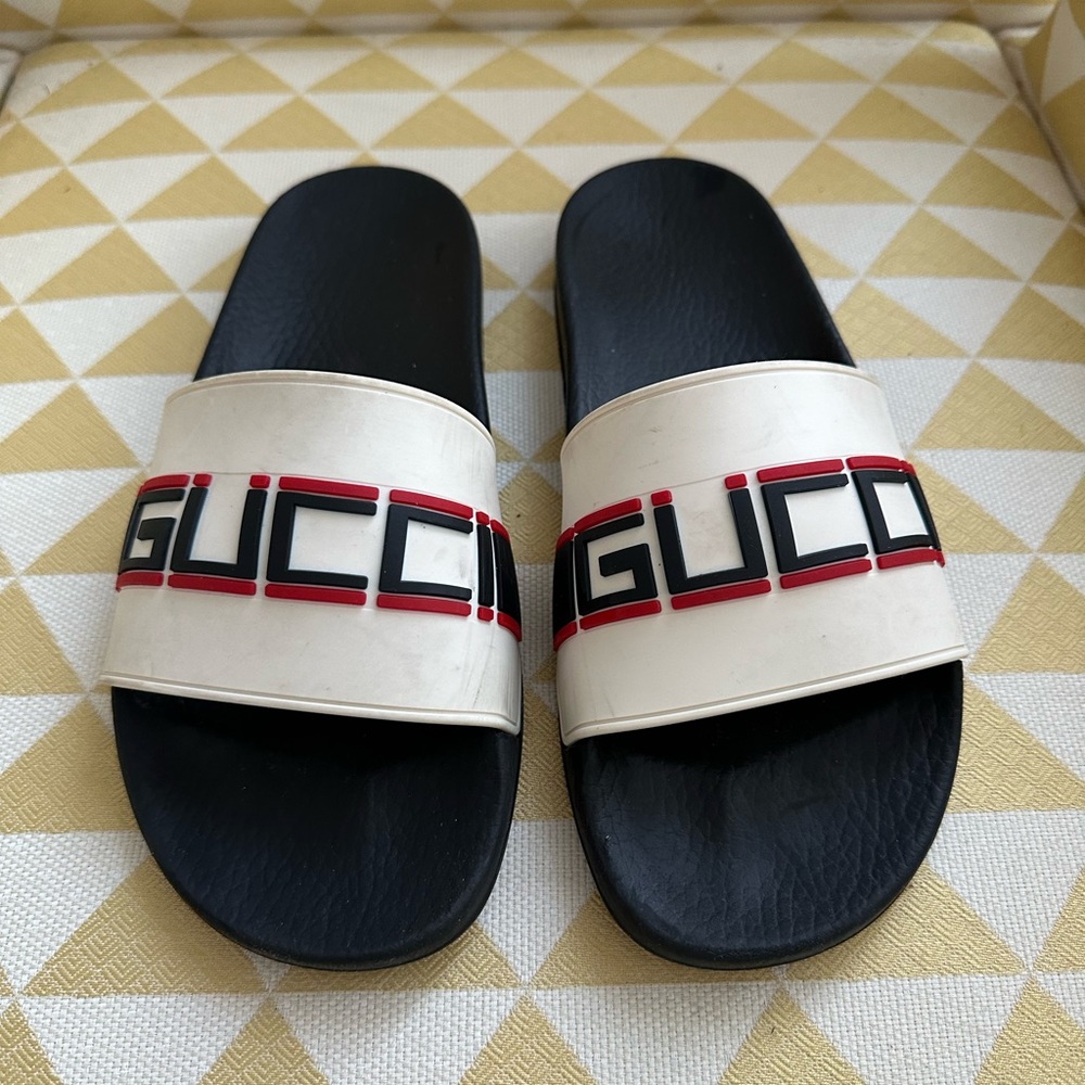 Authentic Gucci Ecru Pool Slide Size 39